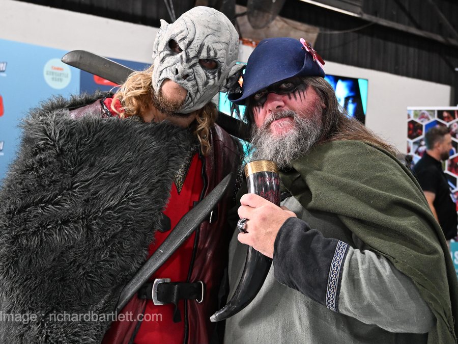 Newy-Con crowd and cosplay