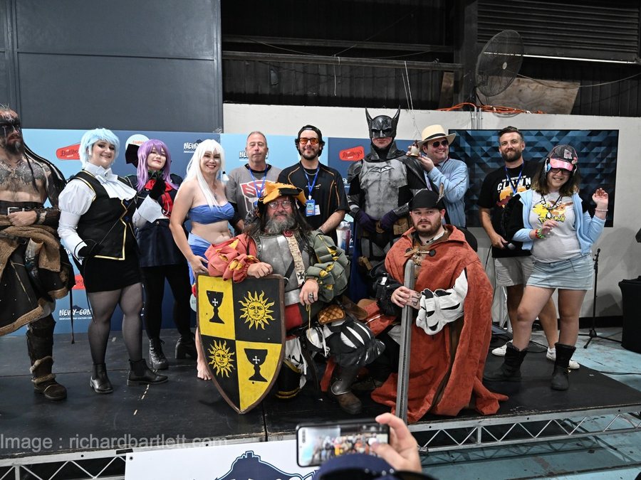 Newy-Con crowd and cosplay